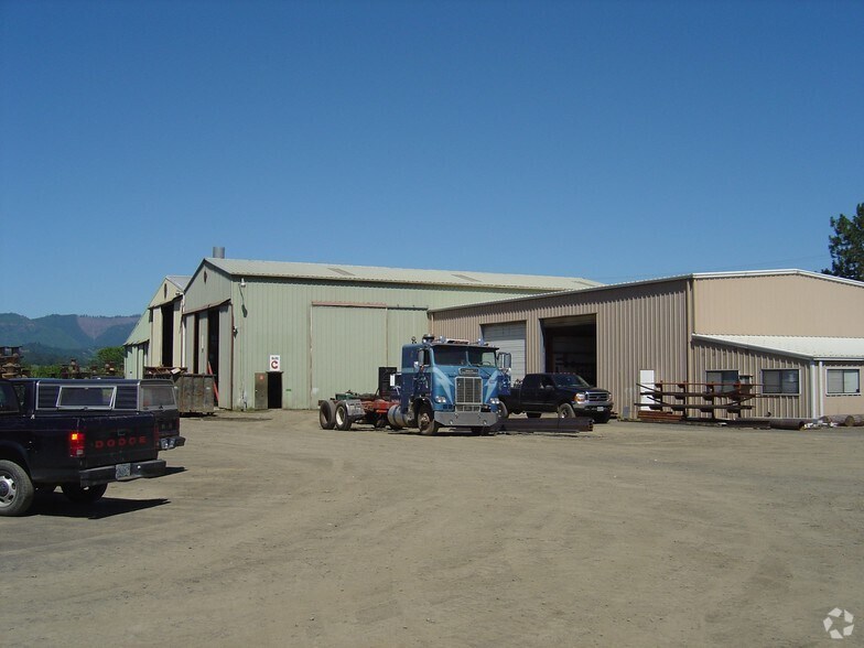 210 Crestview St, Sutherlin, OR 97479