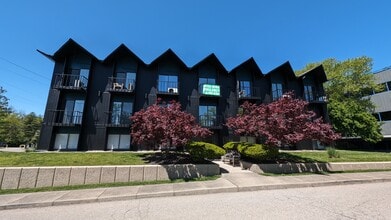 4242 Airport Rd, Cincinnati, OH for lease Building Photo- Image 2 of 21