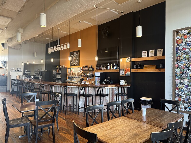 131 W Broadway St, Owatonna, MN for sale - Building Photo - Image 3 of 10