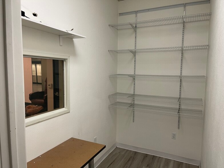 127 N Main Ave, Fallbrook, CA for lease - Building Photo - Image 3 of 11