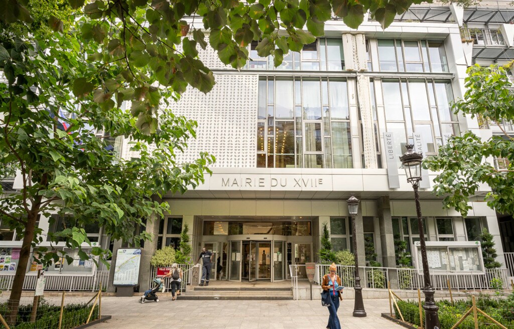 Retail in Paris for lease Building Photo- Image 1 of 6