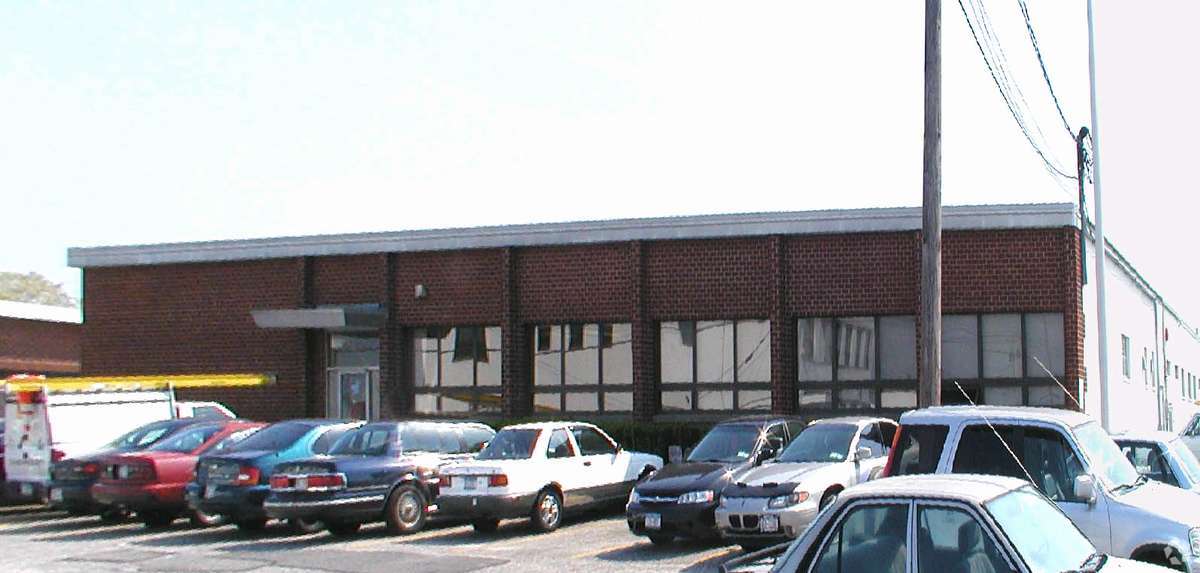 11 Commercial St, Hicksville, NY 11801