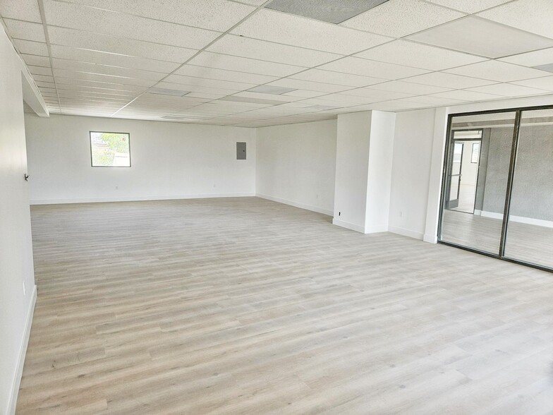 11024-11028 Victory Blvd, North Hollywood, CA for lease - Interior Photo - Image 2 of 11