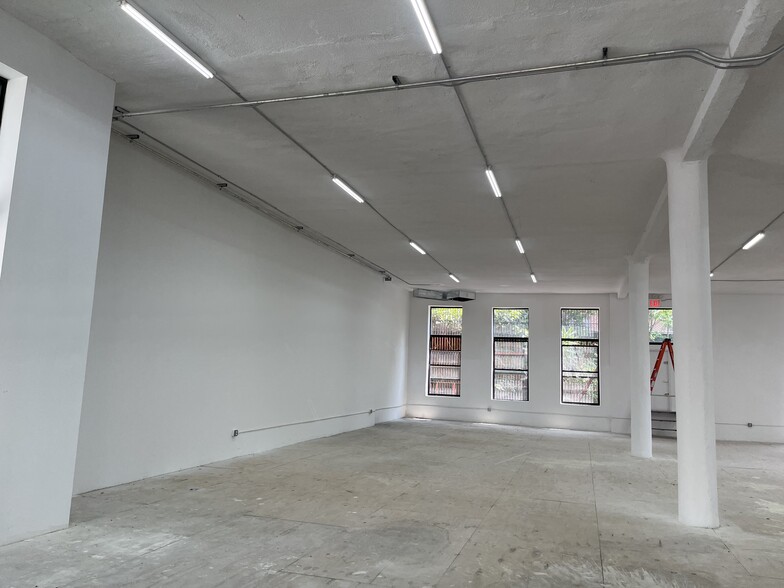 3208 3rd Ave, Bronx, NY for lease - Interior Photo - Image 2 of 13