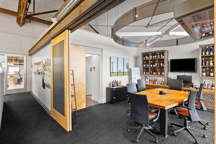 Track 7 NW Industrial Condominiums portfolio of 2 properties for sale on LoopNet.com - Interior Photo - Image 3 of 27