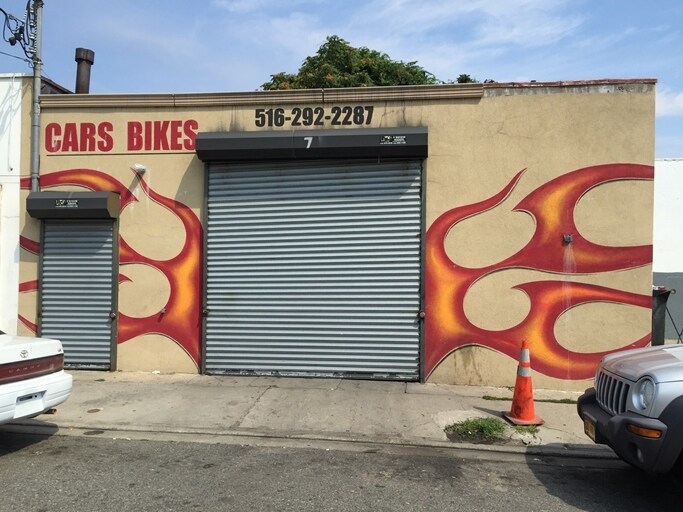 7 Newmans Ct, Hempstead, NY for sale Primary Photo- Image 1 of 1