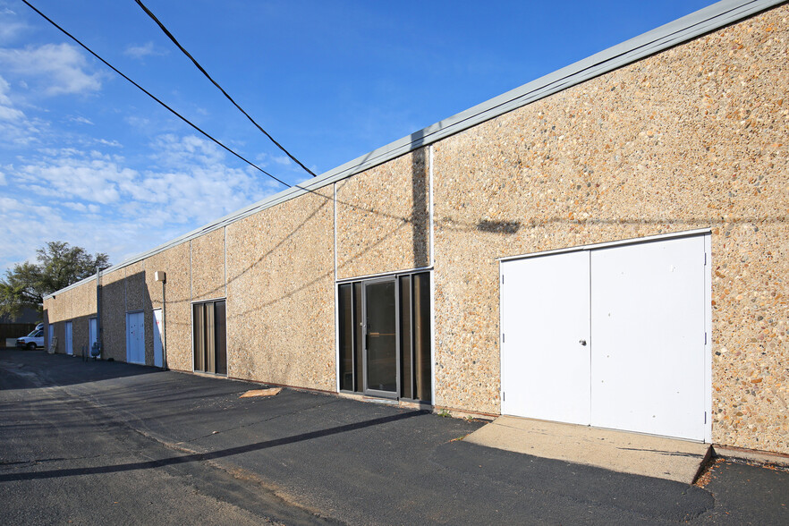 7411 Hines Pl, Dallas, TX for lease - Building Photo - Image 3 of 13