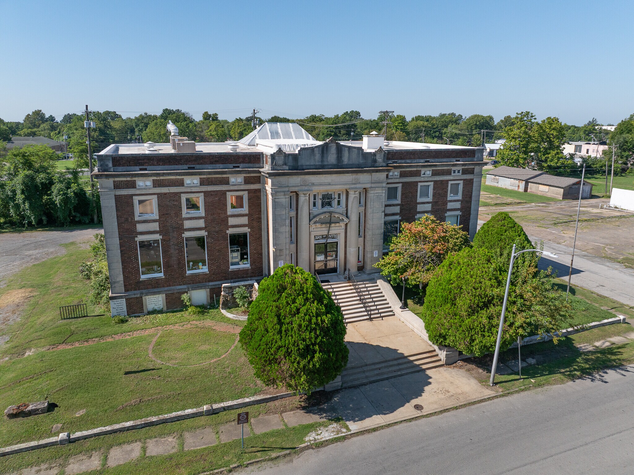 401 E Broadway St, Muskogee, OK for sale Primary Photo- Image 1 of 44