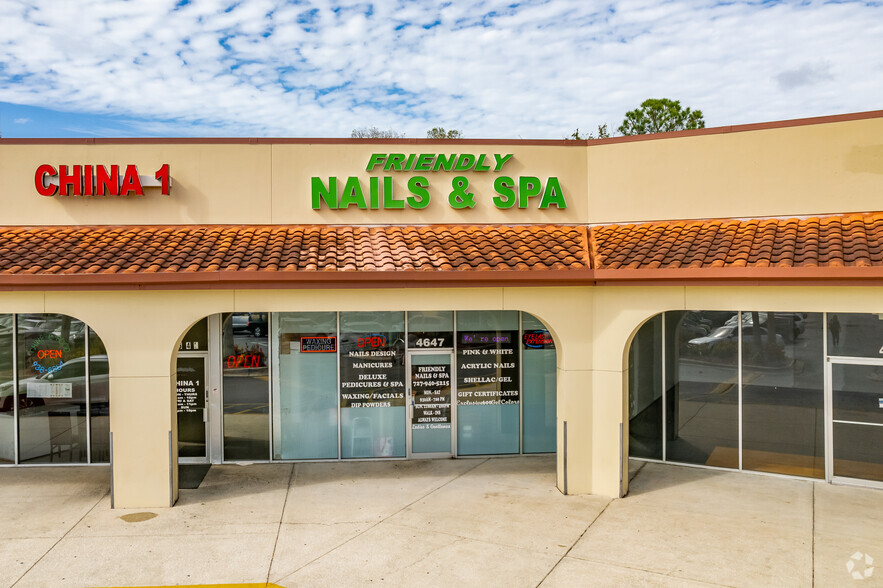 4637-4701 Sunray Dr, Holiday, FL for lease - Building Photo - Image 3 of 10