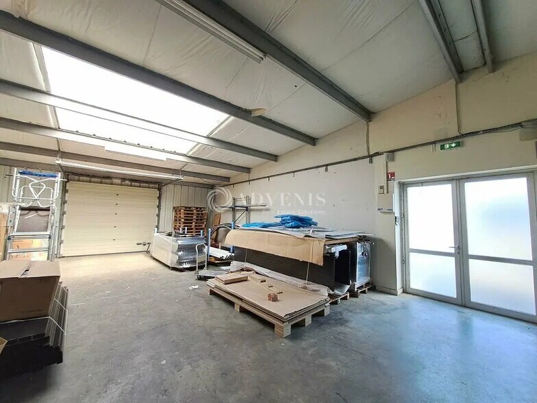 Flex in Thouaré-sur-Loire for lease - Interior Photo - Image 3 of 7