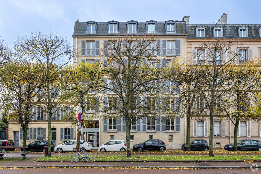Office in Versailles for lease - Primary Photo - Image 1 of 2