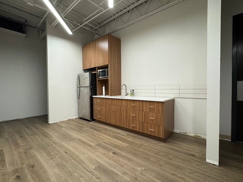 7250 Metro Blvd, Edina, MN for lease - Building Photo - Image 2 of 12