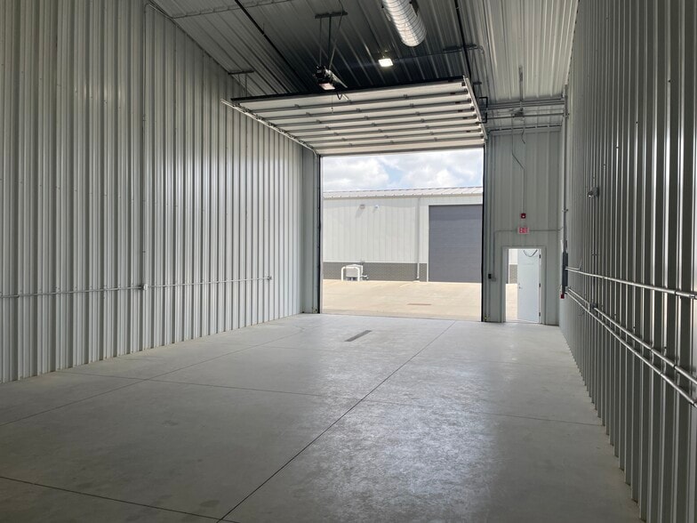 3301 111th St, Urbandale, IA for sale - Building Photo - Image 3 of 5