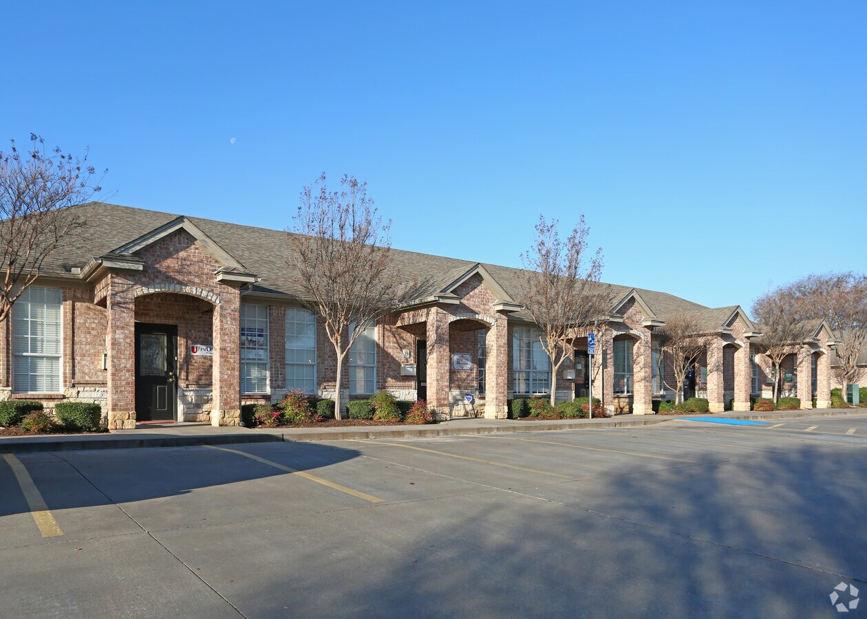 115 NW Newton Dr, Burleson, TX 76028