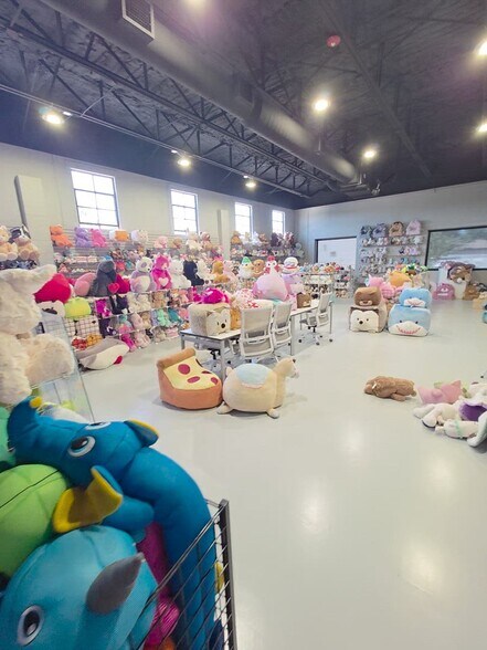 2200 2nd Ave S, Saint Petersburg, FL for lease - Commercial Listing Video - Image 3 of 13