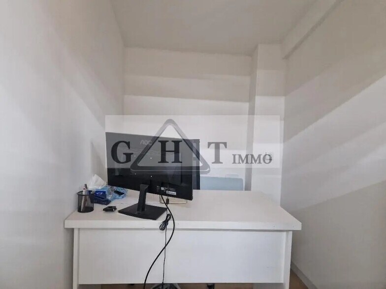 Industrial in Stains for sale - Interior Photo - Image 3 of 5