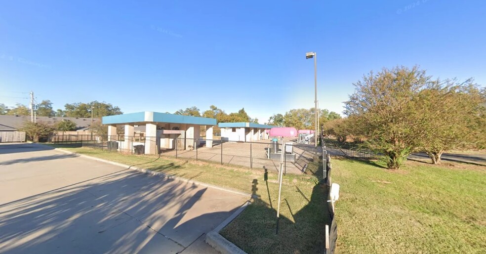 Portfolio Investment 3 Car Washes portfolio of 3 properties for sale on LoopNet.com - Building Photo - Image 2 of 7