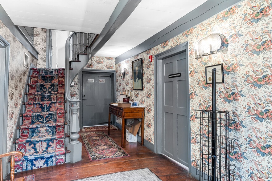 42 Crown St, Kingston, NY for lease - Building Photo - Image 3 of 13
