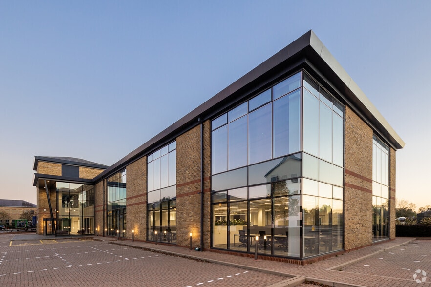 The Causeway, Staines for sale - Primary Photo - Image 1 of 1