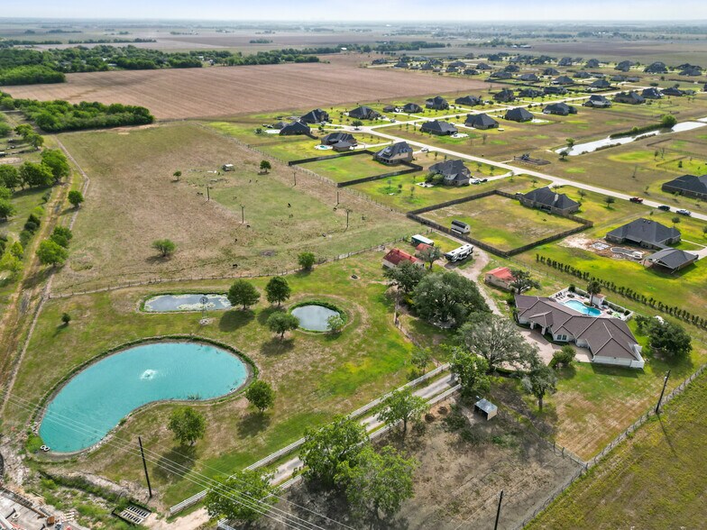 10911 Highway 36, Needville, TX 77461