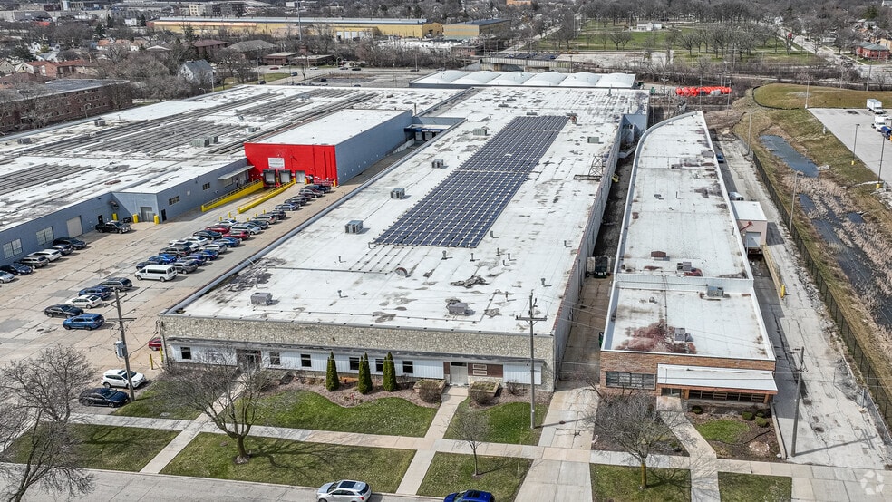 Milwaukee Business Park for Sale portfolio of 2 properties for sale on LoopNet.com - Primary Photo - Image 1 of 2