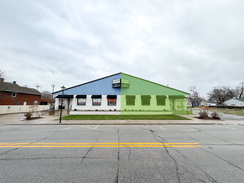 1241 N Wells St, Fort Wayne, IN for lease - Building Photo - Image 1 of 7