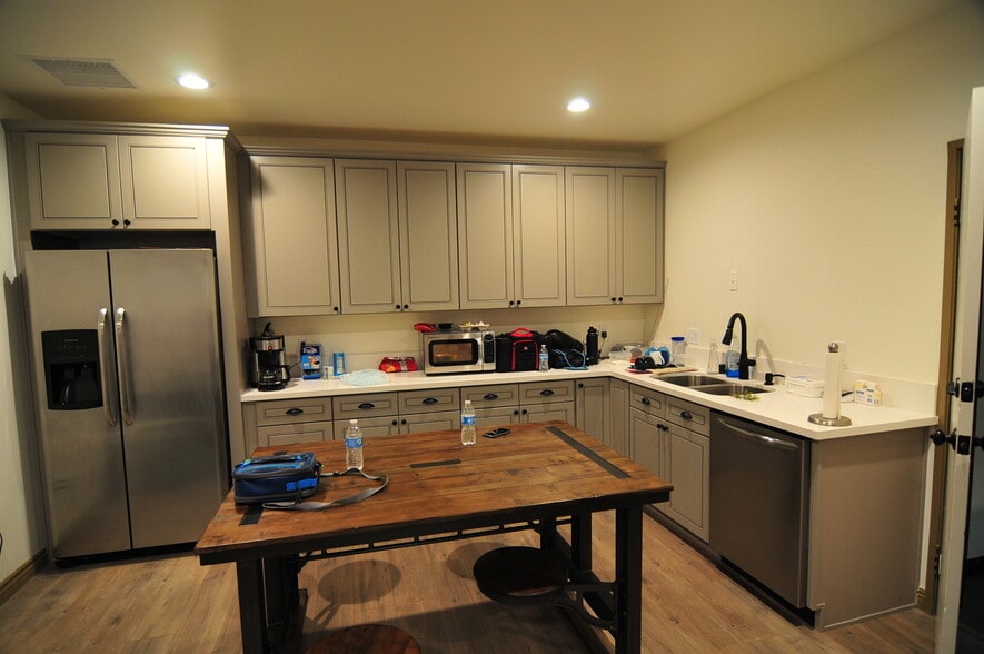 9301 Jordan Ave, Chatsworth, CA for lease - Building Photo - Image 2 of 10