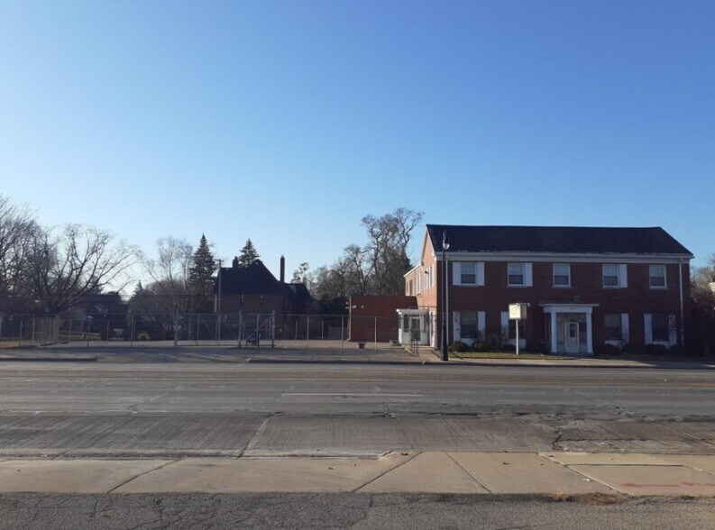 16625 W Grand River Ave, Detroit, MI 48227 Office for Sale