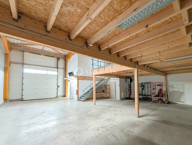 Flex in Saint-Malo for lease - Interior Photo - Image 3 of 9