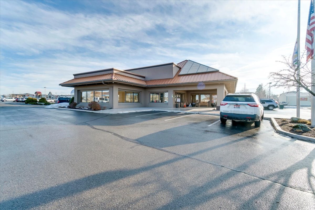 1590 E Seltice Way, Post Falls, ID for sale Building Photo- Image 1 of 1