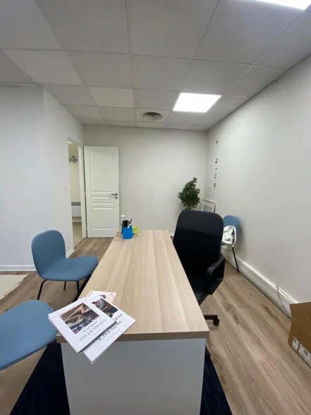 Office in Le Mans for lease - Interior Photo - Image 3 of 5