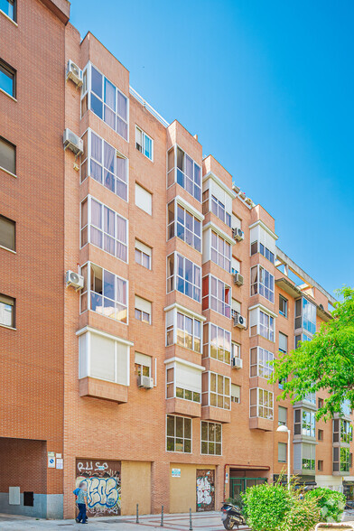 Calle Almansa, 91, Madrid, Madrid for sale - Primary Photo - Image 1 of 6