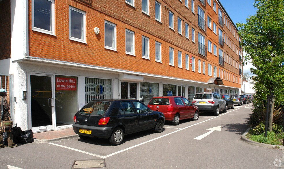 230 High St, Potters Bar for sale - Building Photo - Image 2 of 36
