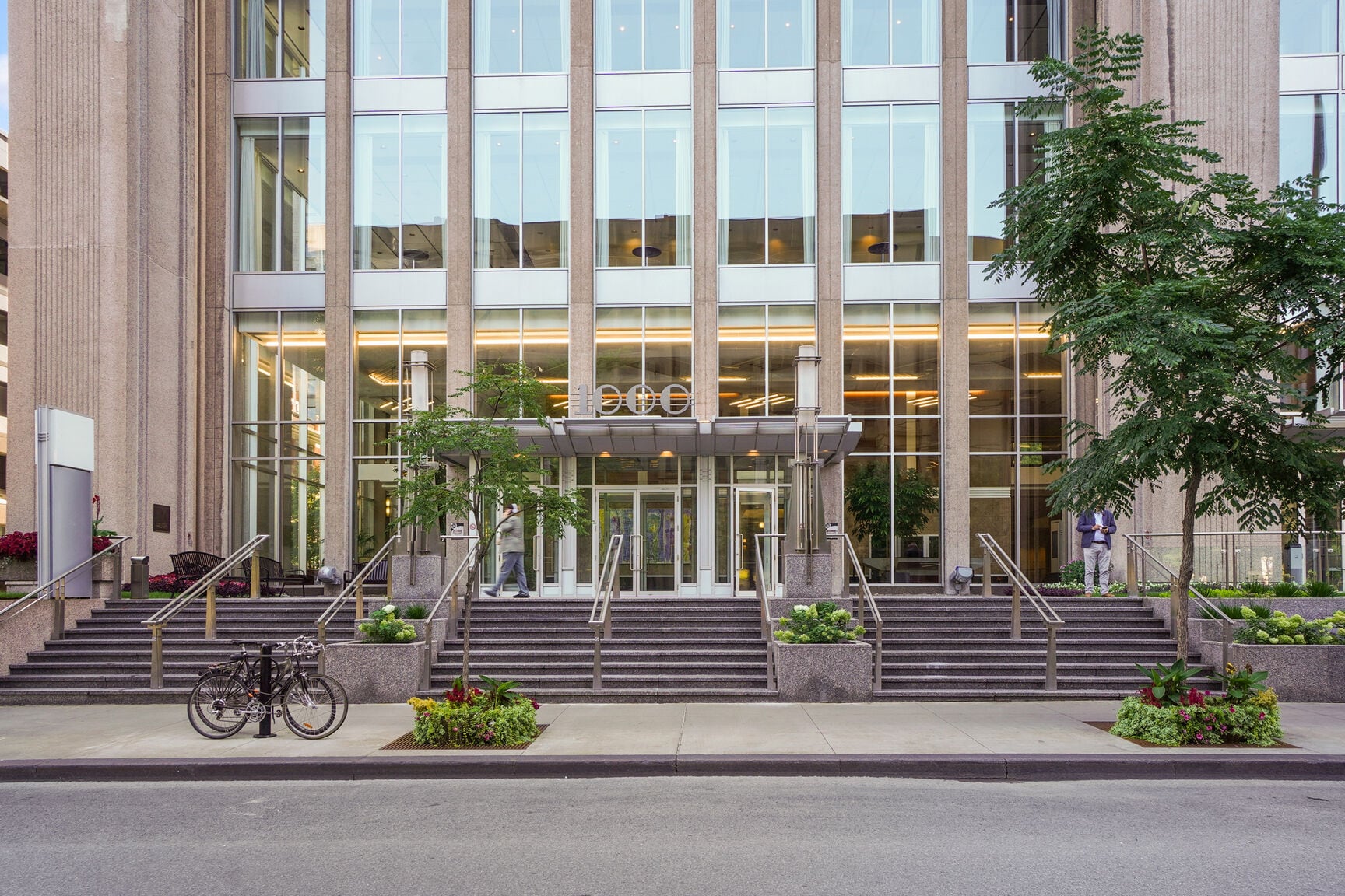 1000 Rue Sherbrooke O, Montréal, QC for sale Building Photo- Image 1 of 1