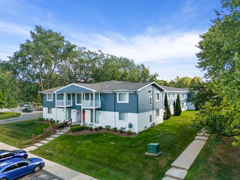 48200 Pontiac Trl, Wixom, MI 48393