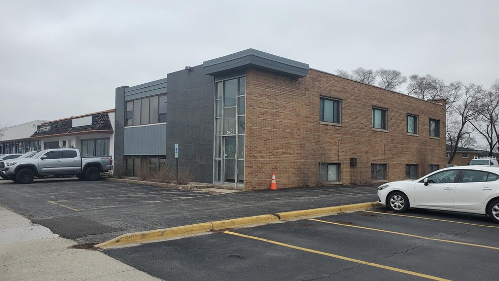 6735 N Lincoln Ave, Lincolnwood, IL for sale - Building Photo - Image 1 of 7