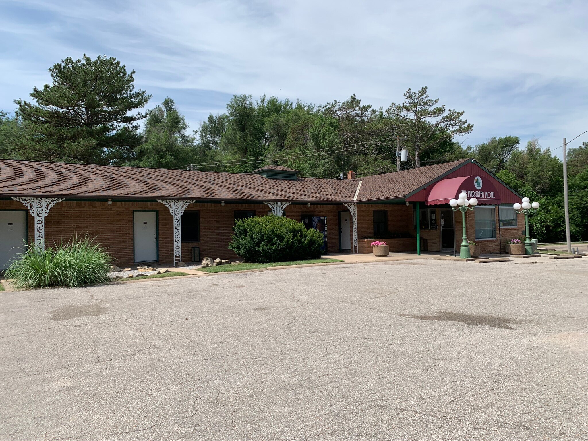 20001 W US Highway 54, Pratt, KS for sale Building Photo- Image 1 of 1