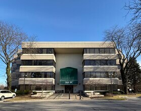 360 W Butterfield Rd, Elmhurst, IL for lease Building Photo- Image 2 of 7