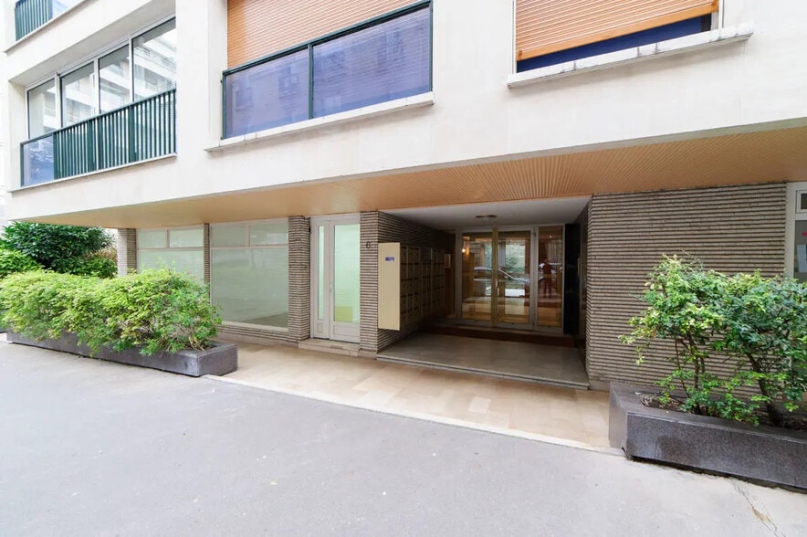 6 Rue Paul Saunière, Paris for sale - Lobby - Image 1 of 1