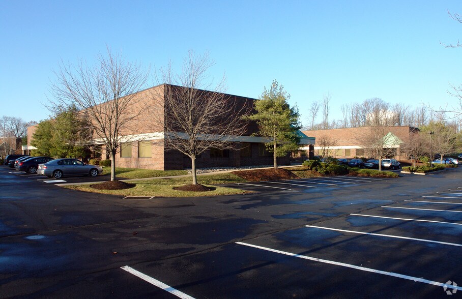 100 Highpoint Dr, Chalfont, PA 18914