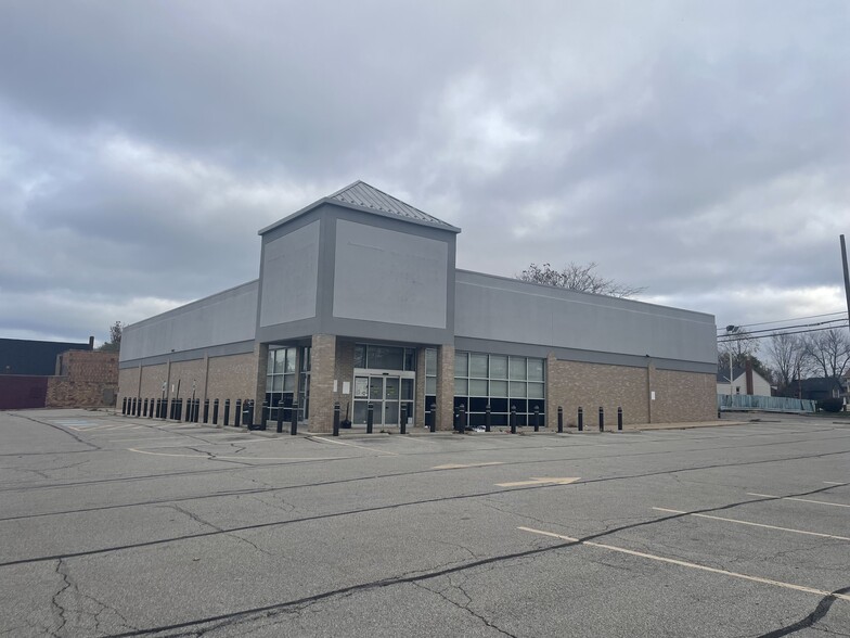 2709 Broadway, Lorain, OH for sale - Building Photo - Image 1 of 6