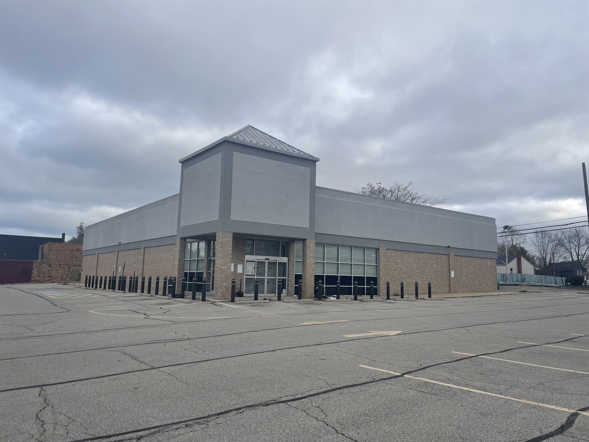 2709 Broadway, Lorain, OH for lease Building Photo- Image 1 of 7