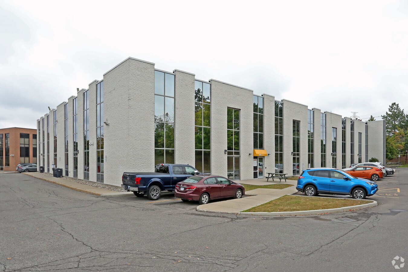 2280 St Laurent Blvd, Ottawa, ON K1G 4K1