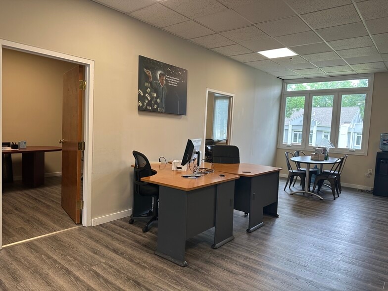 304 Corporate Dr E, Langhorne, PA for sale - Building Photo - Image 2 of 7