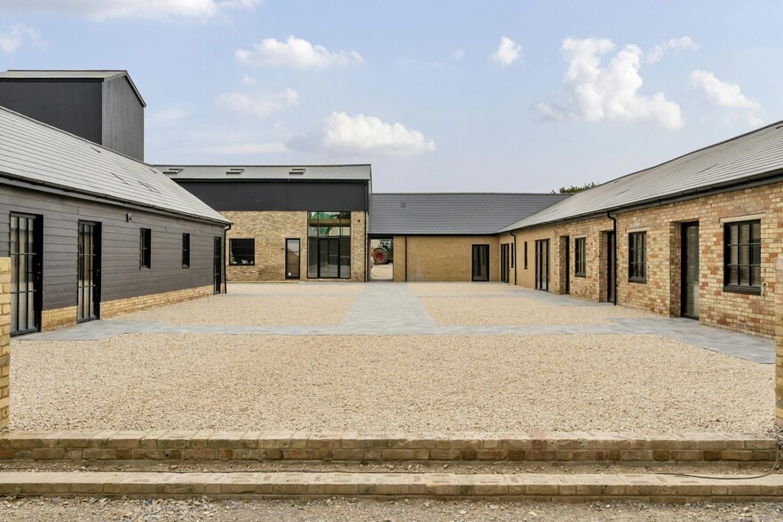 Watling St, Leighton Buzzard for lease - Building Photo - Image 2 of 8