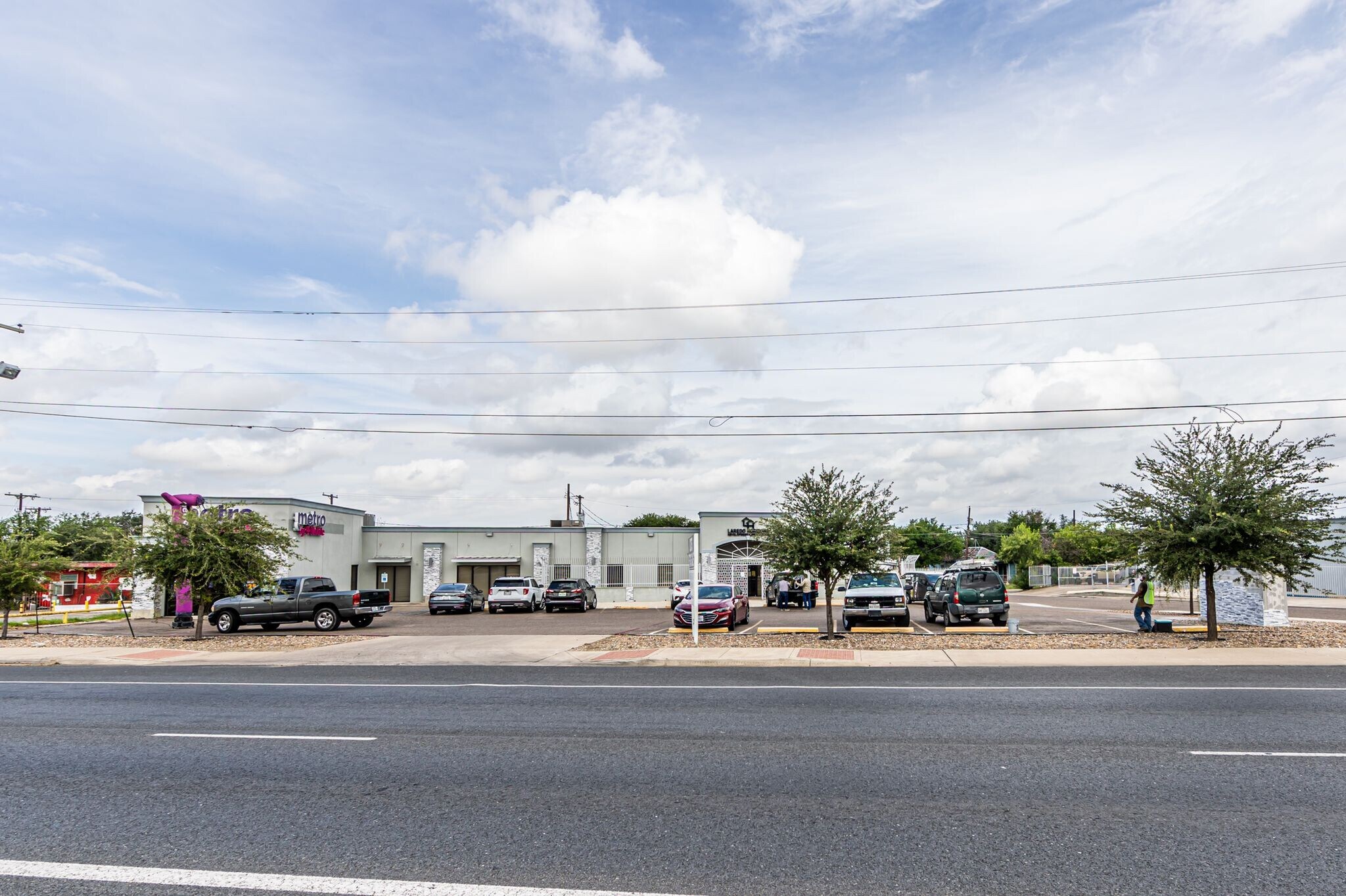 6718 Springfield Ave, Laredo, TX for sale Primary Photo- Image 1 of 1
