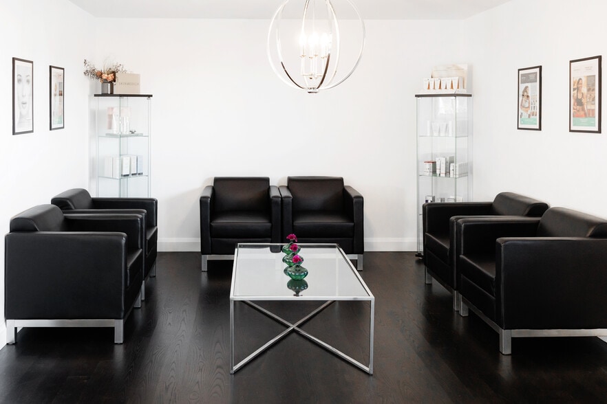 1533 Dundas St E, Whitby, ON for sale - Building Photo - Image 3 of 14