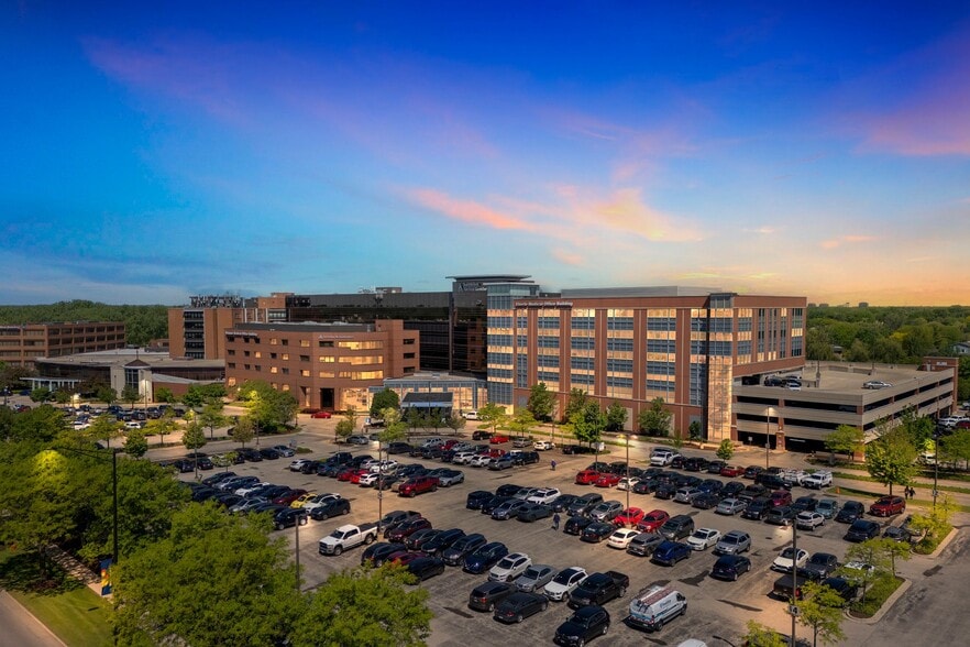 800 Biesterfield Rd, Elk Grove Village, IL for lease - Building Photo - Image 3 of 10