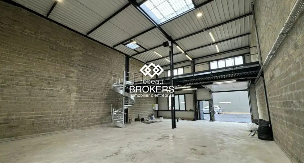 Industrial in Isles-lès-Villenoy for sale - Building Photo - Image 1 of 10