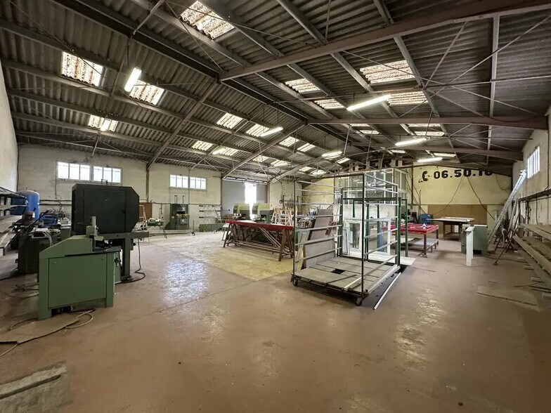 Industrial in Port-de-Bouc for lease - Interior Photo - Image 1 of 9